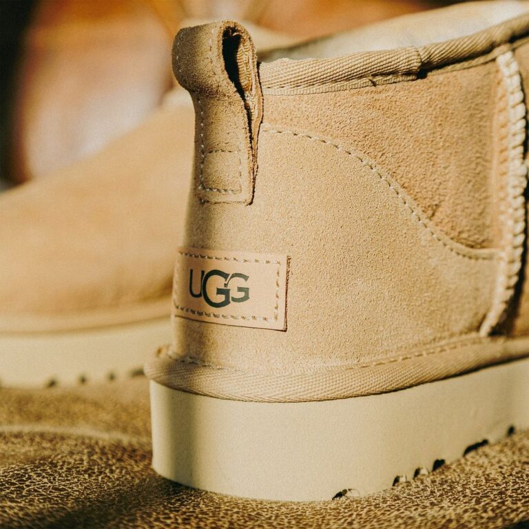 Fall Vibes with the UGG Classic Ultra Mini Boot & Cozy Layers: Simple Style Outfit Idea 🍂